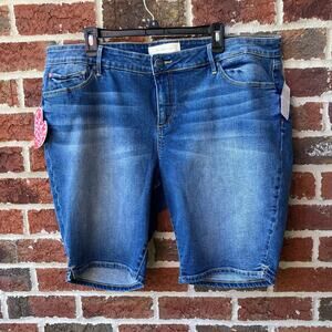 NWT Slink Curvy 11” Jean Shorts Size 22